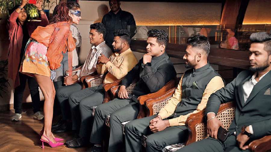 The Telegraph celebrated Nussrat’s January 8 birthday on Thursday with fun and laughter. We blindfolded her with the task of picking the right Yash Daasguptaa from this bunch of super sporting guys from Team Roots!