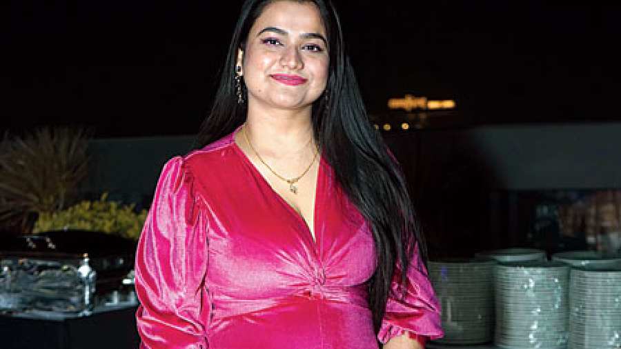 Sriza Gupta was quite the stunner in a hot-pink satin short dress.