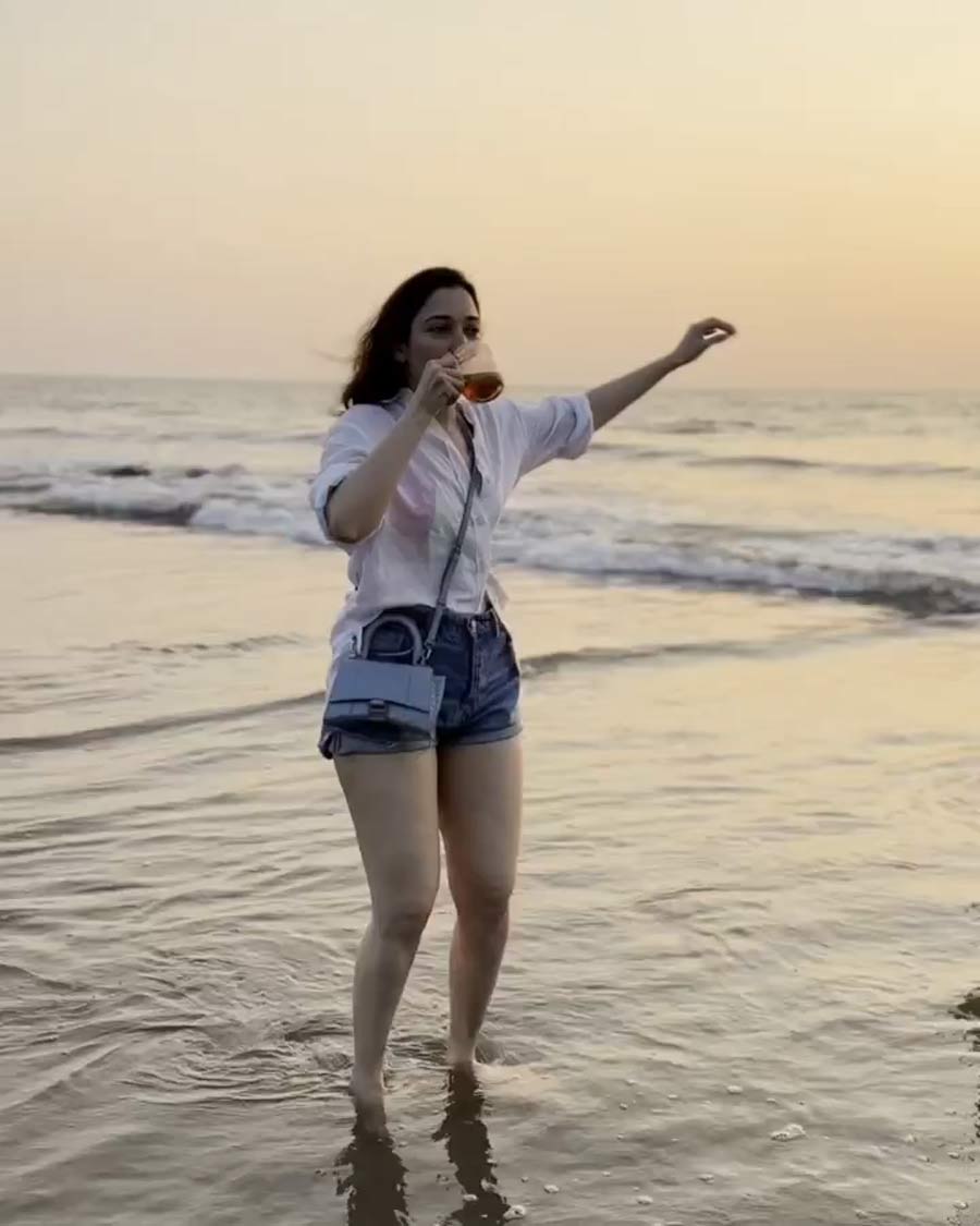 Tamannaah’s love for a cup of tea knows no bounds. The actress took her cup of tea to the beach as well, enjoying the hot drink while taking a dip in the sea. 