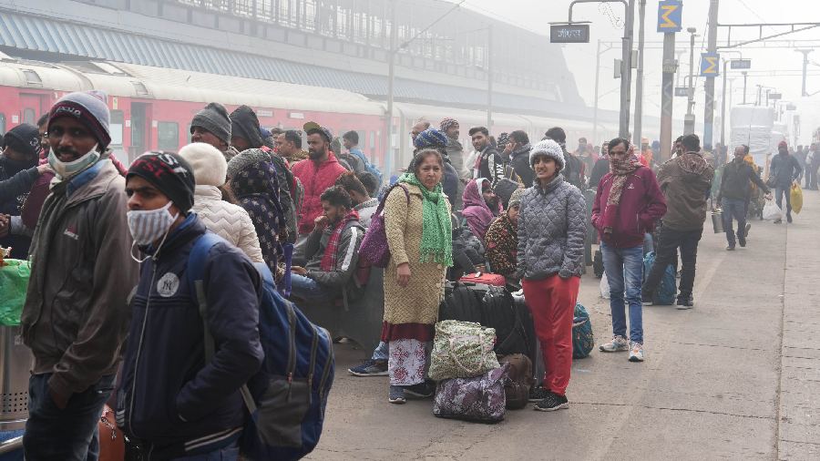 Satellite images showed a fog layer extending from Punjab and adjoining northwest Rajasthan to Bihar through Haryana, Delhi and Uttar Pradesh. 