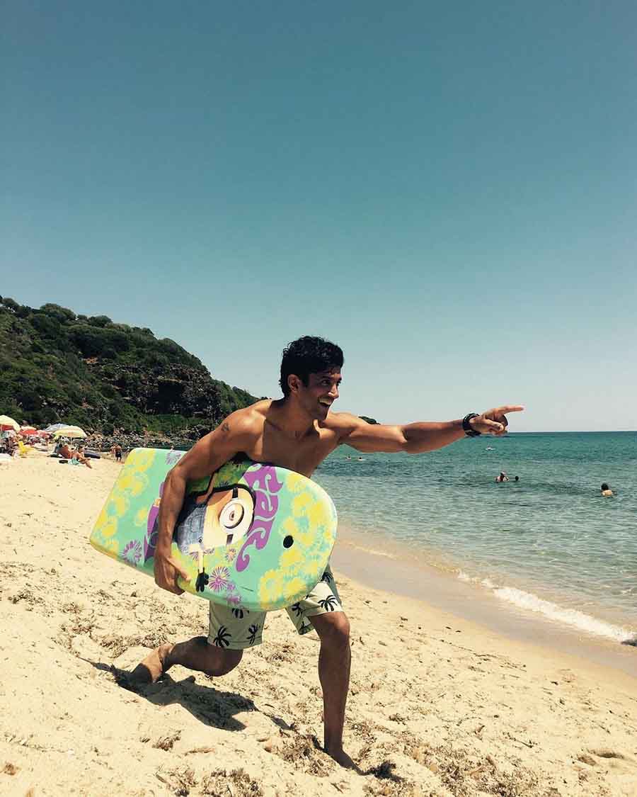 Farhan posted a beachside photo of him running with his surfboard and wrote a cheeky caption — “Woh dekho.. Christmas holidays.” 