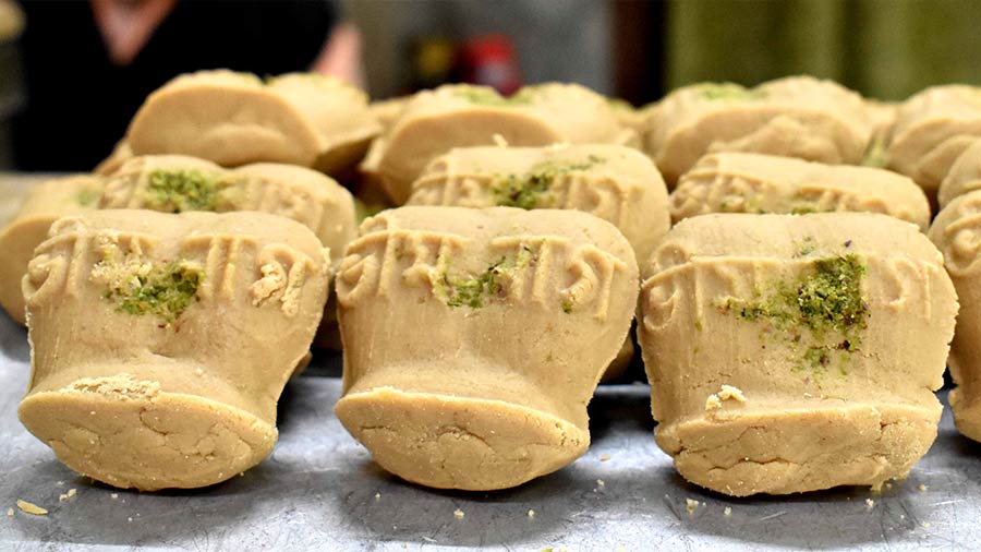 Gurer sandesh has two broad types — norom paak and kora paak. Norom paaker sandesh is soft, while kora paak sweets are hard. The melt-in-the-mouth norom paaker gurer sandesh at Bhim Chandra Nag is among the best and available in a wide variety. Our favourite is the Norom Paaker Jolbhora Talshash (above) priced at Rs 70 per piece and Norom Paaker Monda at Rs 40 per piece