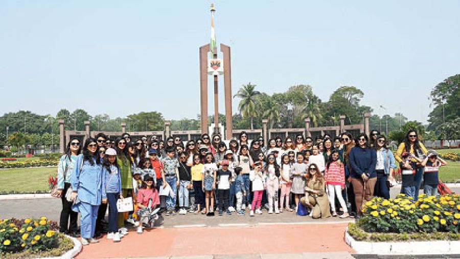 YFLO members and their children posed for a group photo with Shilpa Sethi (first from right, kneeling in the first row) and Radhika Bapna Todi (third from left, standing in the first row)