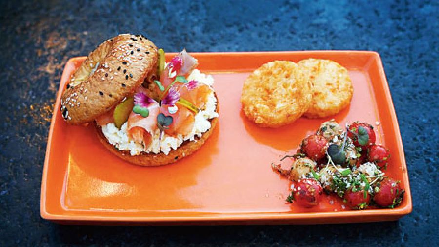 Move over from regular sandwiches and take a big bite of Smoked Salmon Bagel with Herbed Scramble Egg. Your breakfast will turn into a celebration of flavours and textures.