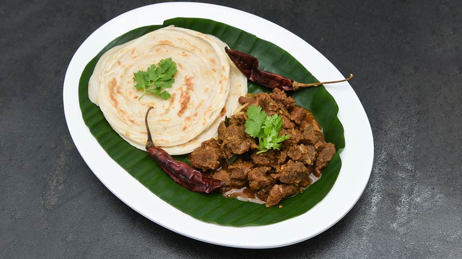 There is a variety of fish, chicken, mutton and beef dishes in Keralan cuisine, and the gravies are usually served with steamed rice or flaky Malabar parotta