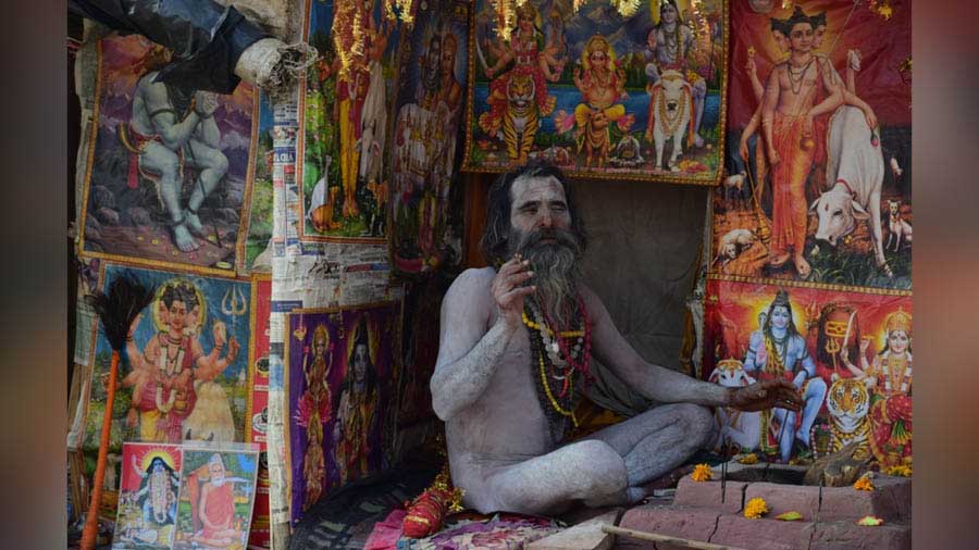 Sadhus are most favourite subject of photographers at Gangsagar fair