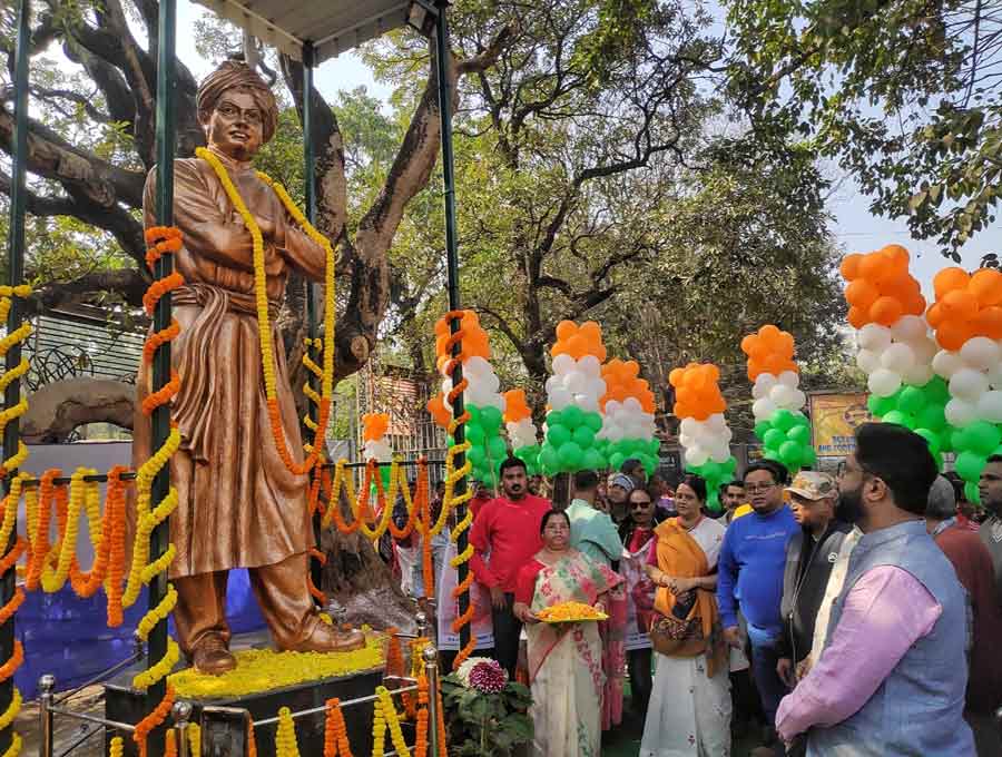 A statue of Swami Vivekananda was inaugurated near Golpark on Thursday morning