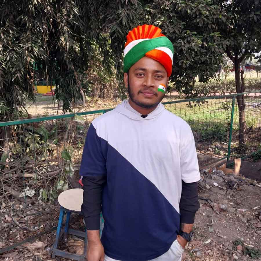 Tricolour turban in place, Arijit Mondal, was all dressed up for his date with idol Virat Kohli. ‘Kohli is back in form and no one could be happier than me. I want to see him play a knock of a lifetime and make us all proud,’ he said