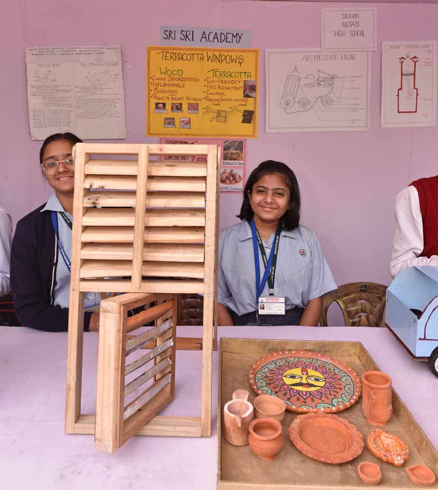 Class VIII students of Sri Sri Academy, Kolkata presented 'special' terracotta windows. According to Anshika Tibrewal, “The regular wooden window pane is prone to decay and termite attack and hence we tried to replace it with terracotta which is an eco-friendly material, porous, inexpensive and fire resistant. One side of the terracotta panel has been painted black to absorb the heat during the winters while the other side has been laced with aluminium foil to reflect heat during the summers.’’ 