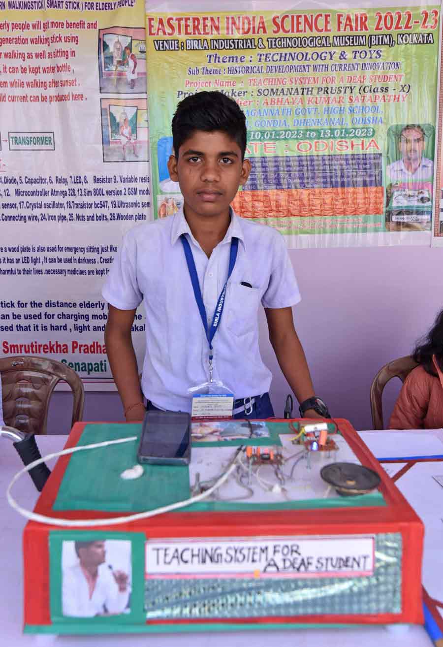 Somanath Prusty from Sri Jagannath Government High School, Odisha presented a model which would enable a deaf person to sense sound through dental vibrations