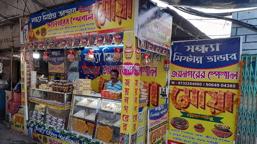 A Moa shop at Joynagar Station 