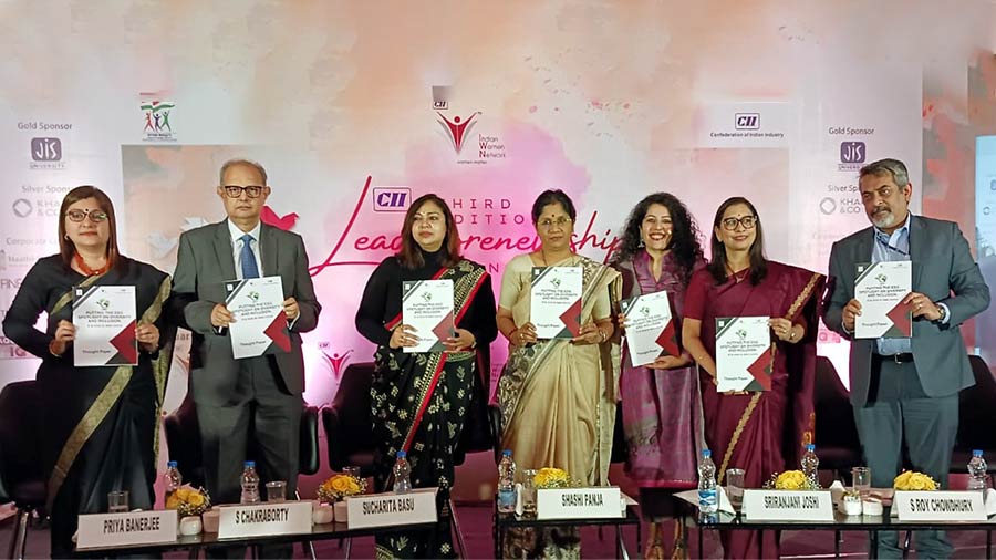 Minister Shashi Panja flanked by other dignitaries at the Leaderpreneurship Conclave organised by CII IWN on January 13