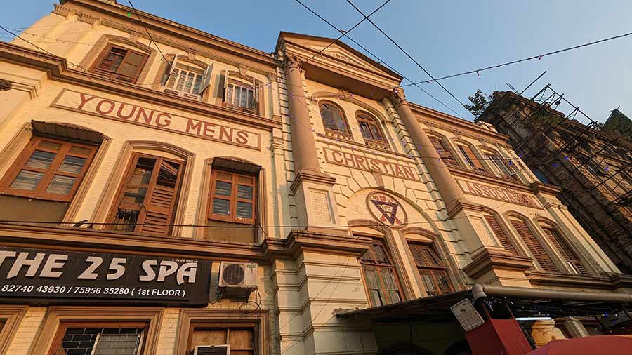 The YMCA heritage building at 25A, Jawaharlal Nehru Road, houses a hideout cafe