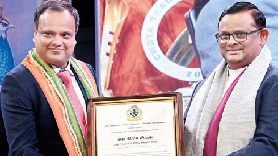 Ravi Gupta from the 1997 batch got the Jewel of 1997 award.