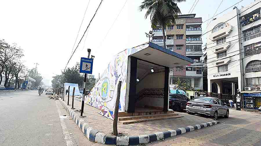 The gate of the subway along VIP Road at Sreebhumi