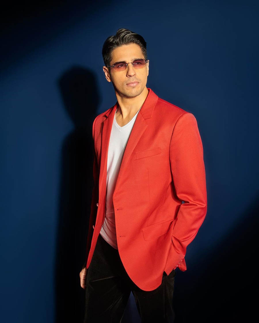 The actor, who made his Bollywood debut with Karan Johar’s Student of the Year, proved that orange is the new black in a bright orange blazer paired with a simple white t-shirt and black trousers. 