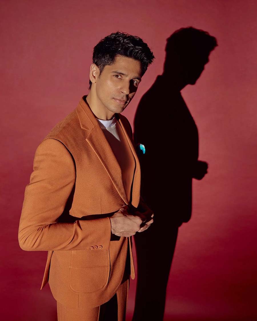 For Thank God promotions, Sidharth donned a rust orange suit with a teal blue pocket square. 