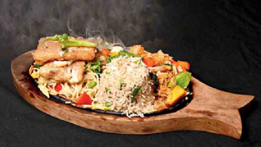 The star of the festival, Basa with Soft Noodles and Coconut Capsicum Rice with stir-fried vegetables is a Thai-inspired sizzler with Nasi Goreng rice, oriental vegetables, and stir-fried noodles. Dusted with Thai spices and marinated for half an hour then fried, the basa fillets are scrumptious.