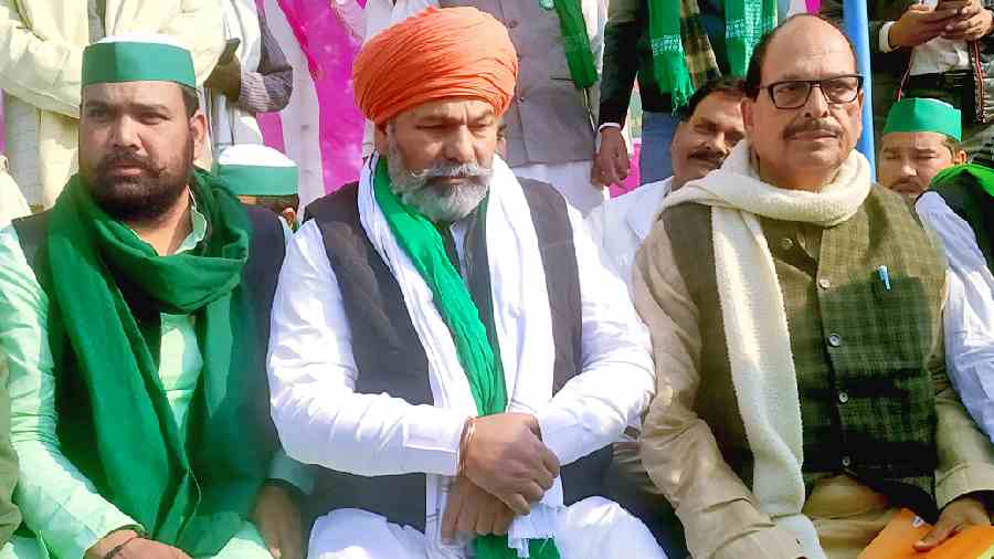 Bharatiya Kisan Union leader Rakesh Tikait in Buxar on Monday to meet farmers agitating against the SJVN thermal power plant. 