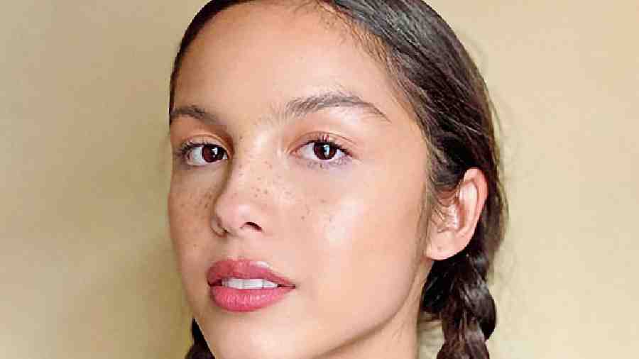 DEWY SKIN: Gone are the days when blotting papers were a thing. Dewy skin seems to be taking over the beauty world as we move into 2023. As the emphasis on more skin-like make-up is on the rise, and the need for mattifying foundations and other base products are on the decline, achieving dewy skin seems to be the ultimate goal. Dewy skin can be achieved with a really prepped-up skin base, or a dewy sheer coverage foundation and also using less powder products and more cream-based products that make the skin glowy and look healthy.