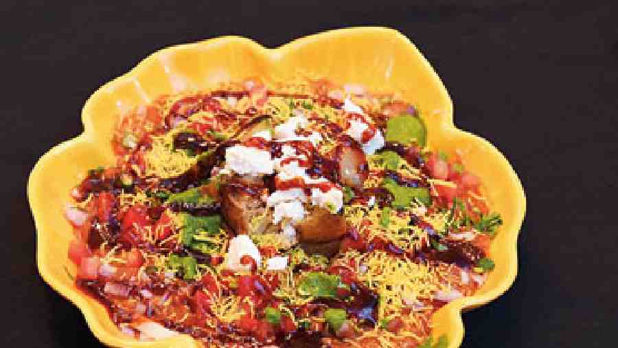 Aloo Bomb Chaat: Nothing spells street food like chaats and this one is a bomb! Rajma, baked potatoes tossed with spices and chutney along with chopped tomatoes, onions, chillies and topped with goat cheese, this one is a must-try. Rs 325