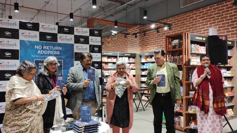 AHAVA Communications and Starmark, South City, joined hands to launch the book ‘No Return Address’ by Manjira Majumdar on January 18 at the bookstore. The book was launched in the presence of distinguished guests like (L-R) Shoma A Chatterjee, film critic and writer; Rimi B Chatterjee, writer; Ashoke Viswanathan, film-maker; Manjira Majumdar, author of the book; Soumitro Das, writer; and hosted by Mona Sengupta, director, AHAVA Communications