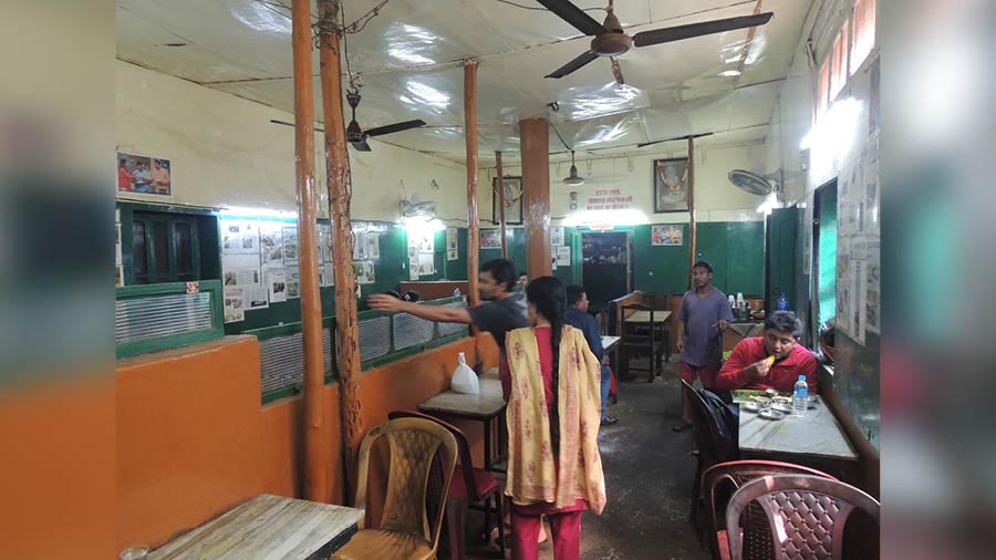 The interior of the eatery. Most pice hotels, Deb says, are extensions of the ‘messbaris’, the economical boarding houses that offered a home to countless students, workers, and all those who had moved to the city from villages in search of better opportunities