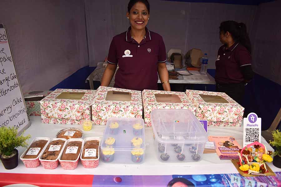 Founded and run by Anupama Banerjee, Gateau Anu’s Baking House, located in Naktala, stood out for its fusion pastries, particularly the Choco Pineapple, the Choco Mango and the Mixed Berry options. The bestsellers, however, were the Rasmalai Cupcake and the Coffee Cake