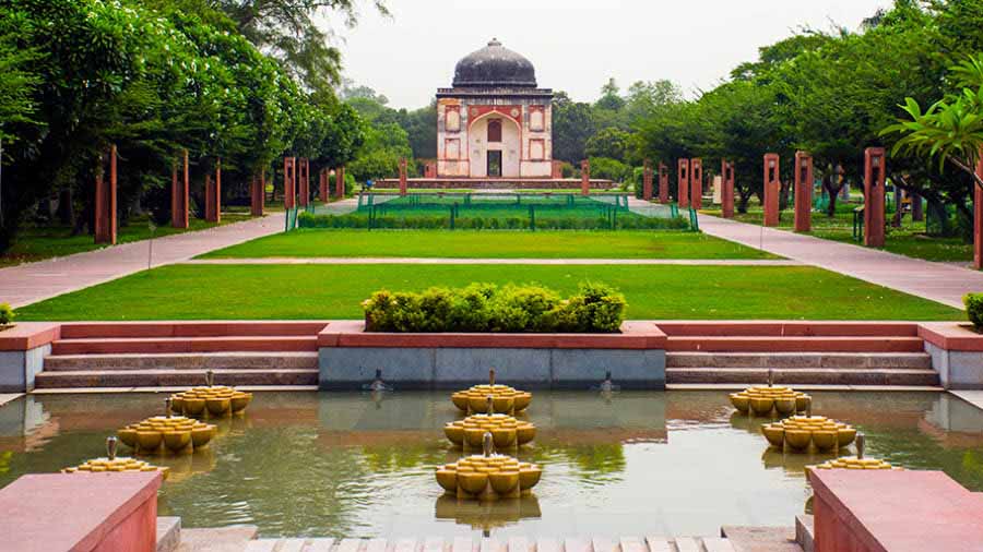 The Mughal Garden-style water fountains and lawns in front of the Sunder Burj