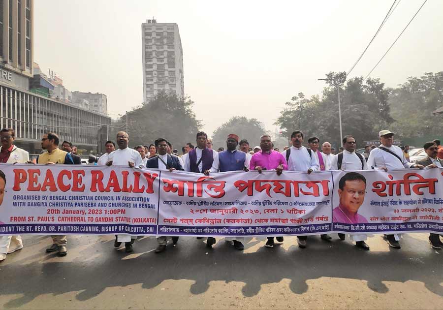 A peace rally was organised by the Bengal Christian Council on Friday. Hundreds of Christians from all over Bengal and school students participated in the rally from St Paul’s Cathedral 