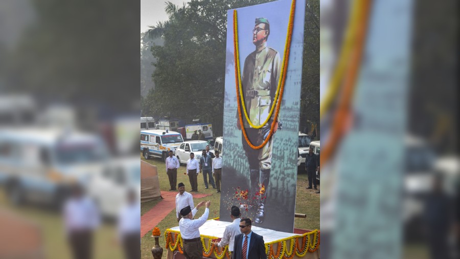 Rashtriya Swayamsevak Sangh (RSS) chief Mohan Bhagwat pays floral tribute to Netaji Subhas Chandra Bose on his 126th birth anniversary during a meeting at Shaheed Minar, in Calcutta. 