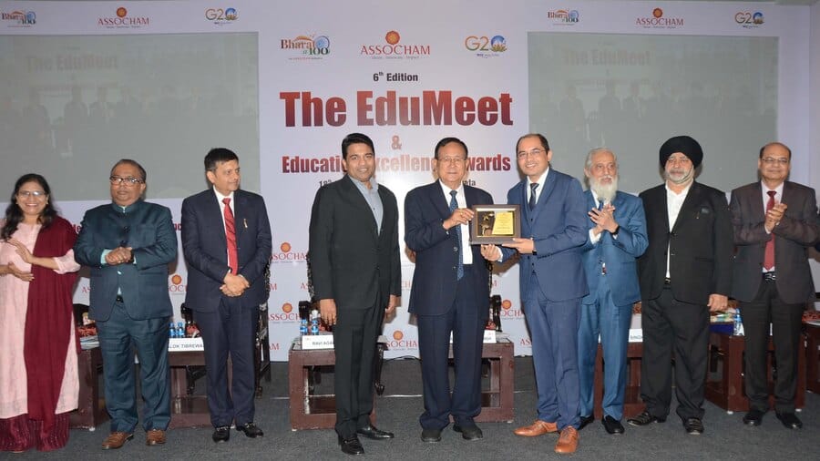 Abishek Kumar Yadav, chairman and academic director, Griffins International School, Kharagpur, receives the 'Most Emerging K12 education institute of the year' award at the event