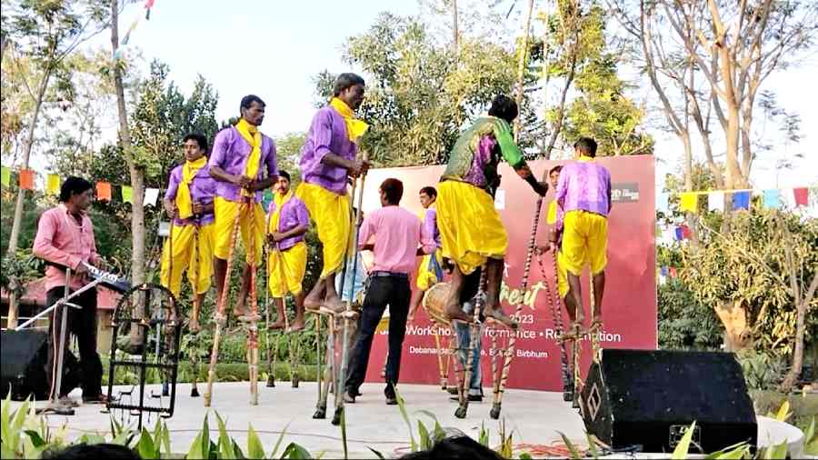 Performance by Ronpa dancers of Birbhum