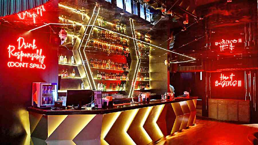 The bar on the groud floor is designed keeping lights as the theme in mind. Geometric patterned LED strips and quirky quotes such as ‘Drink responsibly, don’t spill’ adorn the bar as well.