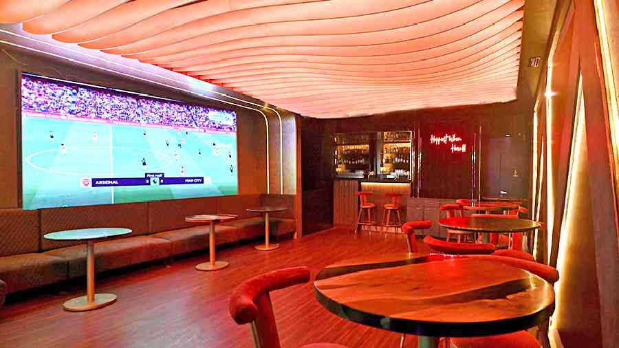 The upper layer or the private zone has a separate hidden entrance, and comes with its own bar, as well as separate restrooms and is ideal for private gatherings where you won’t have to rub shoulders with the crowd. A big LED screen for visuals, as well as match viewing, is also accommodated within the space. This zone has a balcony setting that overlooks the entire club