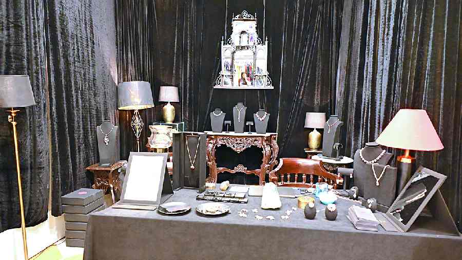 Cal Calcutta’s display stall at TIS was done up in black with props exuding a blend of contemporary taste and old-world charm, displaying the jewellery pieces