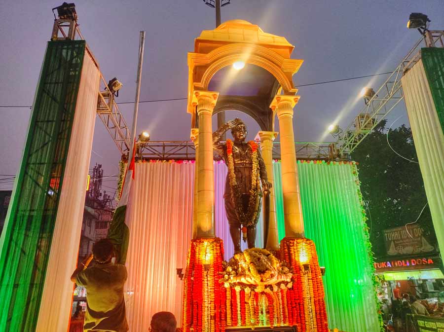 A newly unveiled statue of Netaji Subhas Chandra Bose at the VIP Road-Baguiati crossing decorated with garlands on Monday