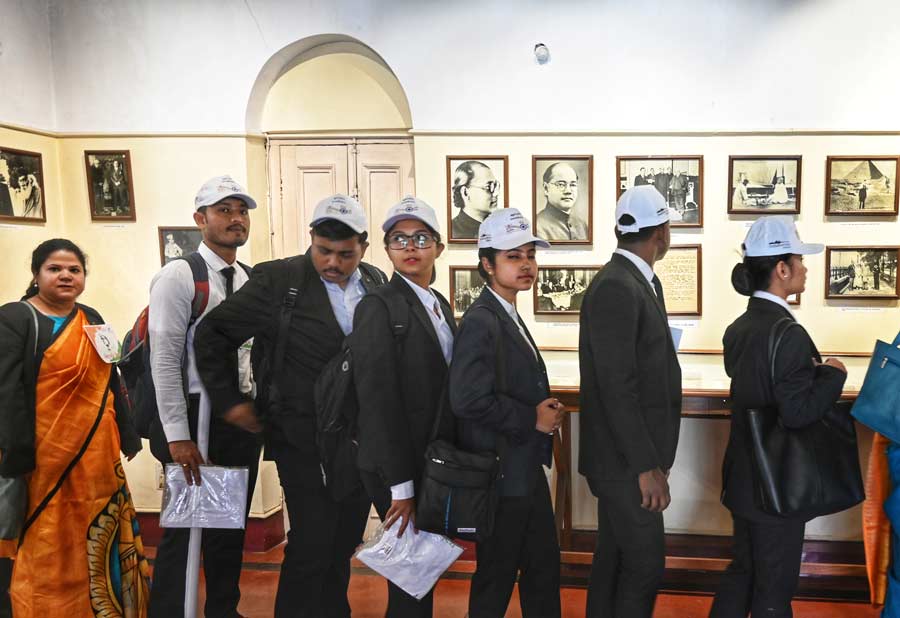 Students from schools and colleges like Kendriya Vidyalaya Ballygunge and Techno India Group of Institution toured the museum and saw Netaji’s uniform, photographs, the stairway which Netaji used for his great escape and more 