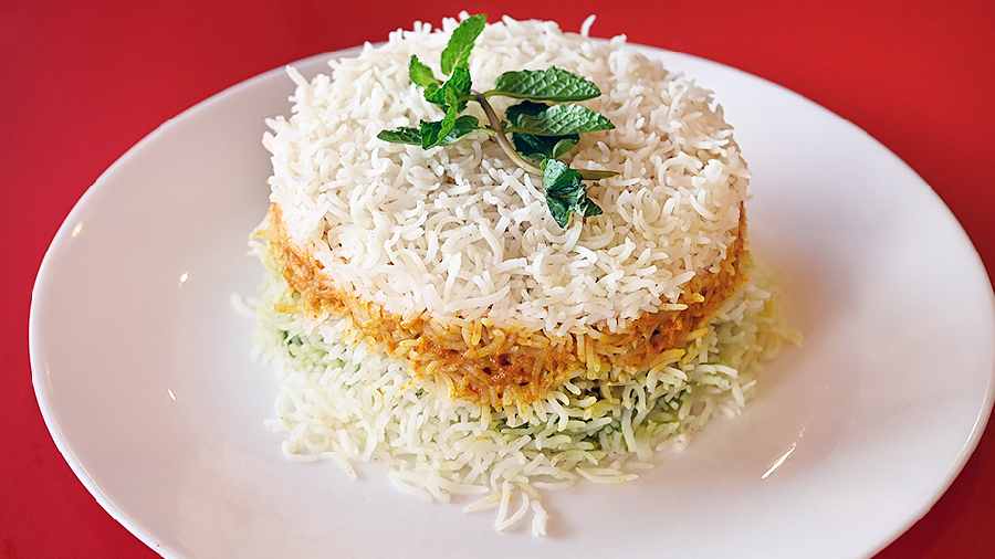 Prawn Tiranga Rice: Designed with the hues of the Indian Tricolour, the juicy, flavourful prawn is shelved in the middle portion over a bed of herbs and rice. Trust us, it tastes as good as it looks!