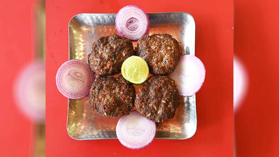 Chapli Kebab: Finely minced mutton keema is shaped into this Pashtun-style kebab. It is made with homemade garam masala and exudes a spicy, tangy taste.