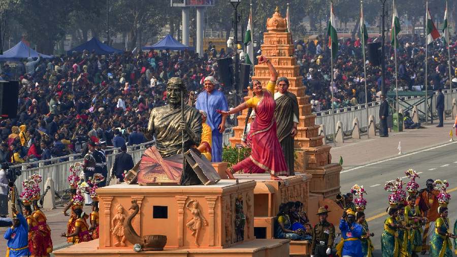  Tamil Nadu tableau on display during the full dress rehearsal. Other than this Karnataka to showcase ‘Nari Shakti’ in Republic Day tableau in New Delhi and West Bengal to display Durga Puja.