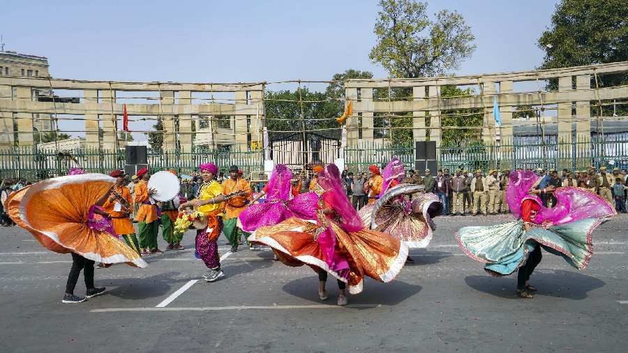 Artists perform during the full dress rehearsal of the Republic Day parade in front of Vidhan Bhawan in Lucknow.