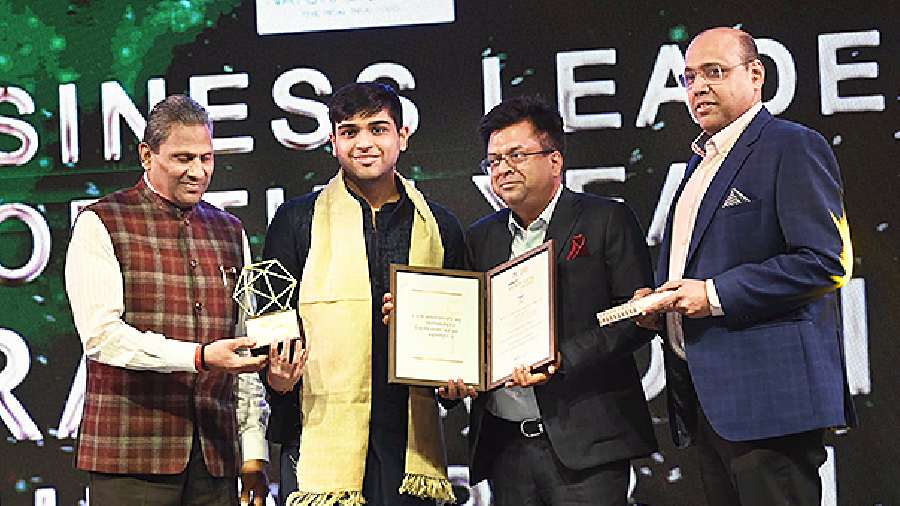 Tulsi Dugar (extreme left), director of BMD Group, handed over the Business Leader of the Year award to Vedant Modi (second from left) who received the award on behalf of Ravi Modi. Amit Kumar Saraogi, director of Anmol Feeds, and Lavesh Poddar (extreme right) joined in.