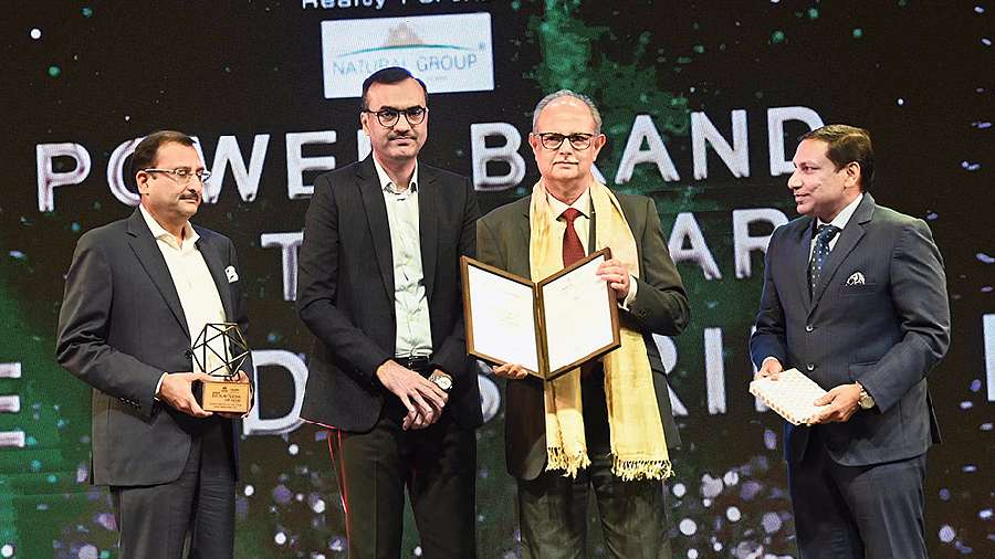 (Left to right) Vishal Jhajharia, owner of Multwyn Group; Sunil Agarwal, franchise owner of Aakash BYJU and Lalit Beriwal (extreme right), director of Shyam Steel Industries handed over Sanmarg Business, Power Brand of the Year Award to MD and CEO Subir Chakraborty of Exide Industries Ltd. Subir said, “It’s an honour to receive the Power Brand of the Year award from Sanmarg. I’m feeling great. My message for today’s youth is that they should always trust the fact that circumstances and environment are changing and they should change too in order for the betterment of the society and environment.”