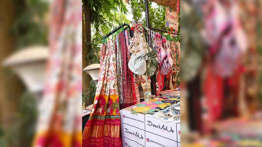 Dress Me Up by Harshita Parasrampiria was a sustainable corner at the exhibition that displayed beautiful potlis and scarfs made of waste and leftover fabric material, perfect for teaming up with both Indian and Indo-western wear. Rs 500 onwards