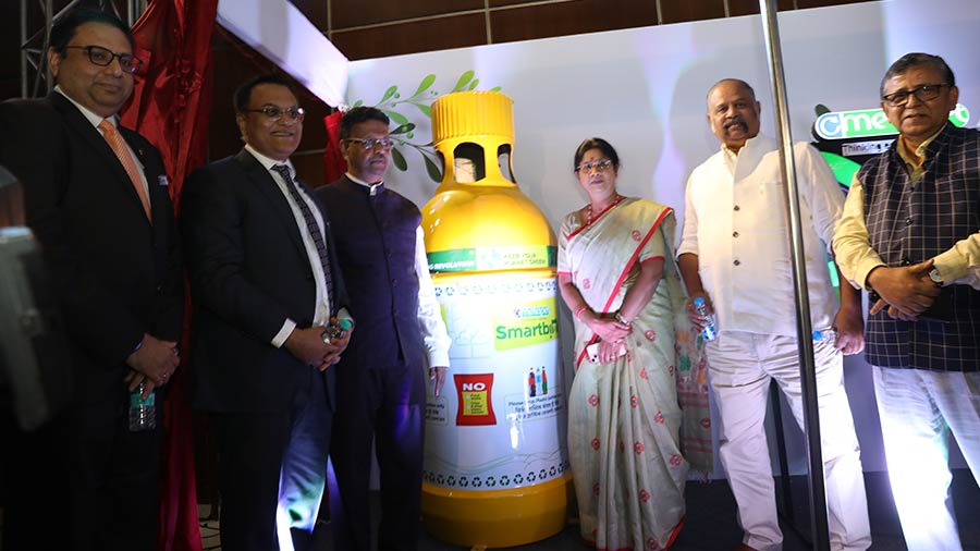 Kolkata mayor Firhad Hakim and minister Shashi Panja at the launch of the smart bin