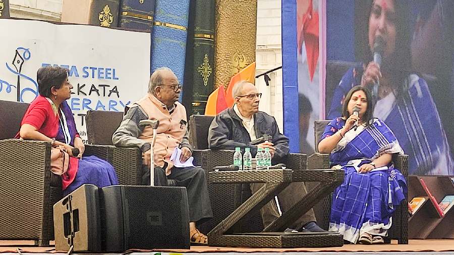 (L-R) Academician-writer Aparajita Dasgupta, eminent authors Sankar and Shirshendu Mukhopadhyay, and journalist Semanti Ghosh during a session on ‘August 15, 1947’ at Tata Steel Kolkata Literary Meet.