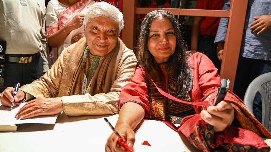 Poet and Bollywood lyricist Javed Akhtar with his wife and actress Shabana Azmi during Tata Steel Literary Meet.