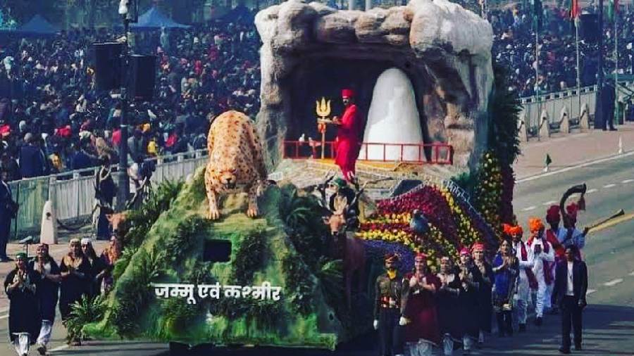 Baba Amarnath featured in Jammu and Kashmir tableau in Republic Day parade 2023 at Kartavya Path also showcases Tulip gardens and lavendar cultivation.