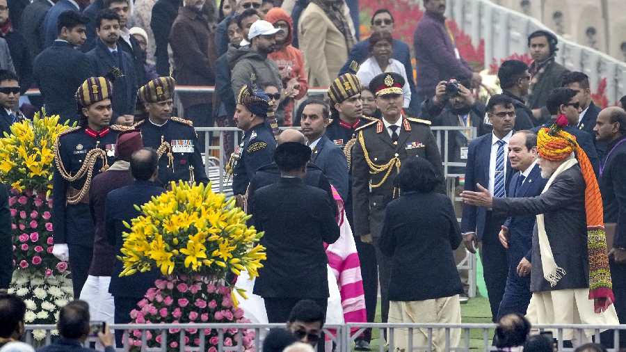 Prime Minister Narendra Modi with Chief guest Egyptian President Abdel Fattah El-Sisi walks towards the saluting dais.